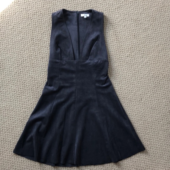 Aritzia Dresses & Skirts - Wilfred pleated dress Aritzia Dresses & Skirts - Wilfred pleated dress